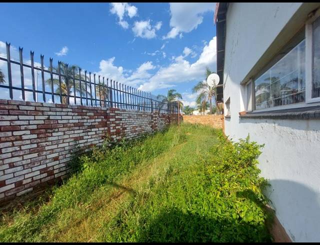 5 BEDROOM HOUSE FOR SALE IN LAUDIUM